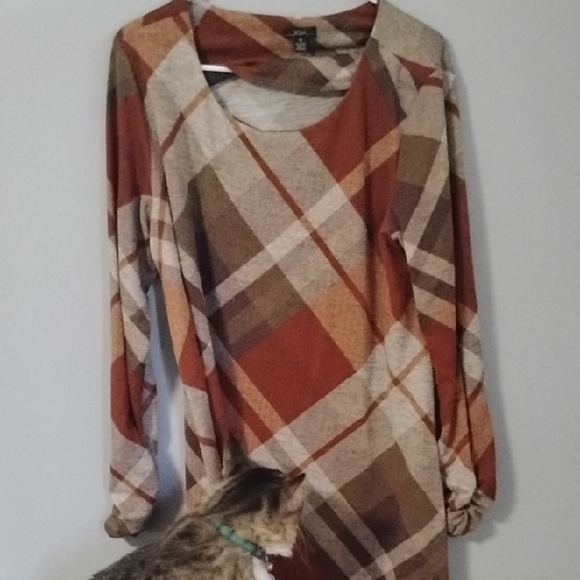 R&K Plaid Top in Red and Brown - Picture 2 of 3